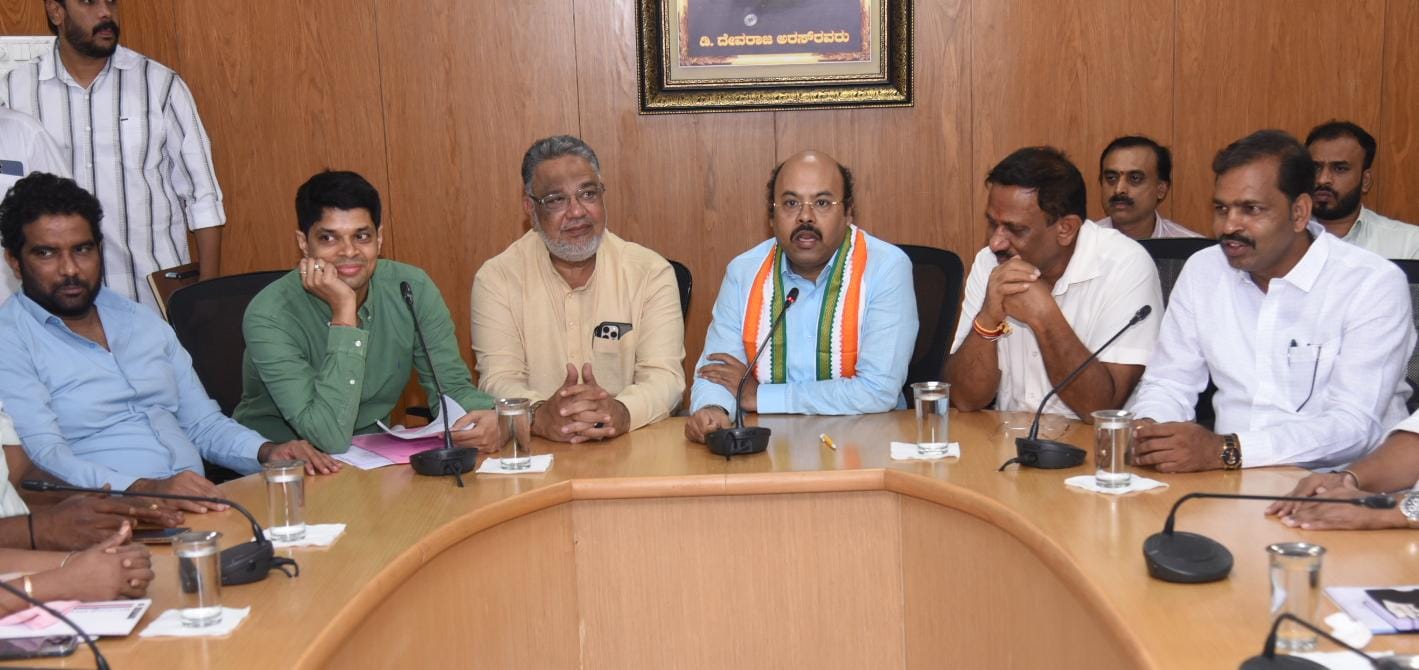 ಮೈಸೂರು ದಸರಾ ಮಹೋತ್ಸವಕ್ಕೆ 17 ಉಪಸಮಿತಿಗಳ ರಚನೆ: ನಗರಾಭಿವೃದ್ಧಿ ಸಚಿವ ಡಾ. ಯತೀಂದ್ರ ಸಿದ್ಧರಾಮಯ್ಯ
•	ಈ ಬಾರಿಯ ದಸರಾದಲ್ಲಿ ವಿಐಪಿಗಳಿಗೆ ಉಚಿತ ಗೋಲ್ಡ್ ಪಾಸ್ ಇಲ್ಲ! 