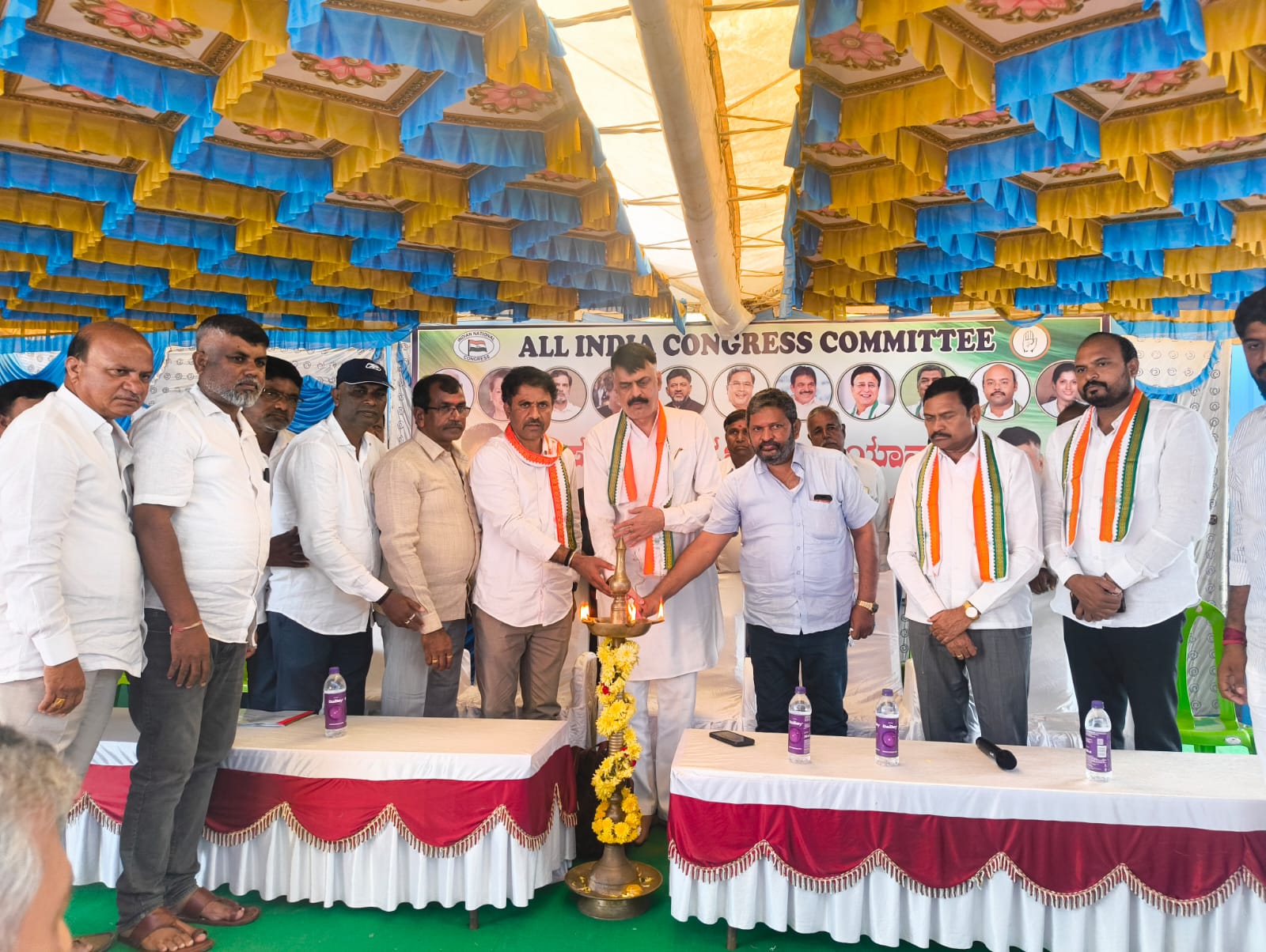 ಹುಣಸೂರು; 

ದೇಶದಲ್ಲಿ ಕಾಂಗ್ರೆಸ್ ಪಕ್ಷದ ಪುನರ್ ಸಂಘಟನೆಗೆ  ಅಭಿಯಾನ ಆರಂಭವಾಗಿದೆ ;  ಎಐಸಿಸಿ ಉಸ್ತುವಾರಿ ಜಾರ್ಖಂಡ್ ಪಿಸಿಸಿ ಮಾಜಿ   ಅಧ್ಯಕ್ಷ ರಾಜೇಶ್ ಠಾಕೂರ್