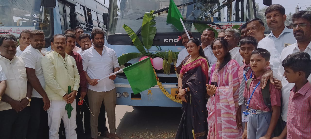ಎಚ್ ಡಿ ಕೋಟೆ : ಹೆಚ್ಚುವರಿ 12 ಸಾರಿಗೆ ಬಸ್ ಗಳ ಸಂಚಾರಕ್ಕೆ ಶಾಸಕ ಅನಿಲ್ ಚಿಕ್ಕಮಾದು ಹಸಿರು ನಿಶಾನೆ 